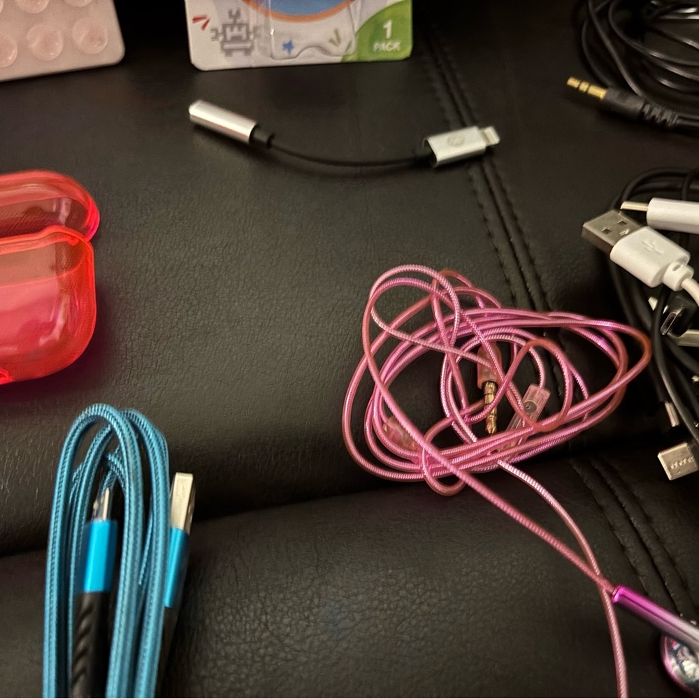 Electronic accessories bundle - Picture 5 of 6